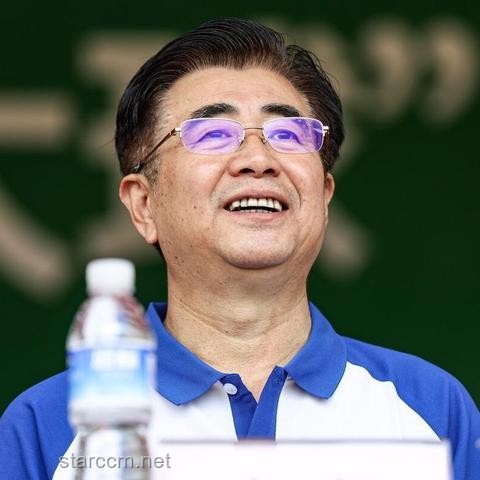 上海快餐店“四菜一汤”价格引热议：消费透明度与市场定位